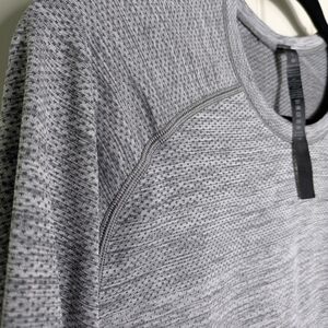 Lululemon Metal Vent Tech Shirt Mens:L Heather Gray Long Sleeve Gym Activewear